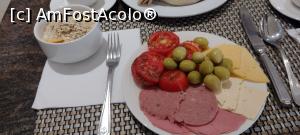 [P52] La micul dejun. » foto by ovidiuyepi
 - 
<span class="allrVoted glyphicon glyphicon-heart hidden" id="av1358187"></span>
<a class="m-l-10 hidden" id="sv1358187" onclick="voting_Foto_DelVot(,1358187,18013)" role="button">șterge vot <span class="glyphicon glyphicon-remove"></span></a>
<a id="v91358187" class=" c-red"  onclick="voting_Foto_SetVot(1358187)" role="button"><span class="glyphicon glyphicon-heart-empty"></span> <b>LIKE</b> = Votează poza</a> <img class="hidden"  id="f1358187W9" src="/imagini/loader.gif" border="0" /><span class="AjErrMes hidden" id="e1358187ErM"></span>