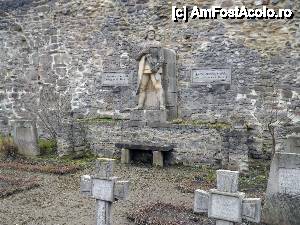 [P10] Mânăstirea cisterciană Cârța - detaliu interior (statuia războinicului Roland - pusă acolo în 1928, când a fost făcut și micul cimitir) » foto by Dragoș_MD
 - 
<span class="allrVoted glyphicon glyphicon-heart hidden" id="av498172"></span>
<a class="m-l-10 hidden" id="sv498172" onclick="voting_Foto_DelVot(,498172,18101)" role="button">șterge vot <span class="glyphicon glyphicon-remove"></span></a>
<a id="v9498172" class=" c-red"  onclick="voting_Foto_SetVot(498172)" role="button"><span class="glyphicon glyphicon-heart-empty"></span> <b>LIKE</b> = Votează poza</a> <img class="hidden"  id="f498172W9" src="/imagini/loader.gif" border="0" /><span class="AjErrMes hidden" id="e498172ErM"></span>