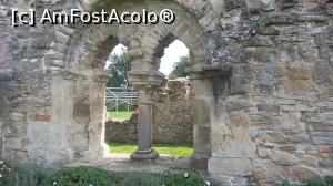 [P05] Arcadă pe unul din zidurile Abaţiei Cisterciene din satul Cârţa, judeţul Sibiu. » foto by traian.leuca †
 - 
<span class="allrVoted glyphicon glyphicon-heart hidden" id="av810223"></span>
<a class="m-l-10 hidden" id="sv810223" onclick="voting_Foto_DelVot(,810223,18101)" role="button">șterge vot <span class="glyphicon glyphicon-remove"></span></a>
<a id="v9810223" class=" c-red"  onclick="voting_Foto_SetVot(810223)" role="button"><span class="glyphicon glyphicon-heart-empty"></span> <b>LIKE</b> = Votează poza</a> <img class="hidden"  id="f810223W9" src="/imagini/loader.gif" border="0" /><span class="AjErrMes hidden" id="e810223ErM"></span>