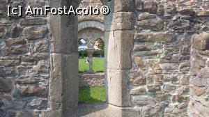 [P09] Fereastră gotică la Abaţia Cisterciană din satul Cârţa, judeţul Sibiu.  » foto by traian.leuca †
 - 
<span class="allrVoted glyphicon glyphicon-heart hidden" id="av810227"></span>
<a class="m-l-10 hidden" id="sv810227" onclick="voting_Foto_DelVot(,810227,18101)" role="button">șterge vot <span class="glyphicon glyphicon-remove"></span></a>
<a id="v9810227" class=" c-red"  onclick="voting_Foto_SetVot(810227)" role="button"><span class="glyphicon glyphicon-heart-empty"></span> <b>LIKE</b> = Votează poza</a> <img class="hidden"  id="f810227W9" src="/imagini/loader.gif" border="0" /><span class="AjErrMes hidden" id="e810227ErM"></span>