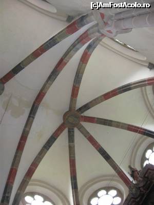 [P06] Arce de boltă încheiate în medalionul cu chipul Fecioarei Maria - Abația cisterciană Cârța.  » foto by tata123 🔱
 - 
<span class="allrVoted glyphicon glyphicon-heart hidden" id="av700037"></span>
<a class="m-l-10 hidden" id="sv700037" onclick="voting_Foto_DelVot(,700037,18101)" role="button">șterge vot <span class="glyphicon glyphicon-remove"></span></a>
<a id="v9700037" class=" c-red"  onclick="voting_Foto_SetVot(700037)" role="button"><span class="glyphicon glyphicon-heart-empty"></span> <b>LIKE</b> = Votează poza</a> <img class="hidden"  id="f700037W9" src="/imagini/loader.gif" border="0" /><span class="AjErrMes hidden" id="e700037ErM"></span>