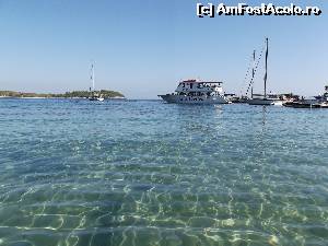 [P31] In apa super-limpede, vasul venit cu turisti de pe Sithonia » foto by irinad
 - 
<span class="allrVoted glyphicon glyphicon-heart hidden" id="av580322"></span>
<a class="m-l-10 hidden" id="sv580322" onclick="voting_Foto_DelVot(,580322,18106)" role="button">șterge vot <span class="glyphicon glyphicon-remove"></span></a>
<a id="v9580322" class=" c-red"  onclick="voting_Foto_SetVot(580322)" role="button"><span class="glyphicon glyphicon-heart-empty"></span> <b>LIKE</b> = Votează poza</a> <img class="hidden"  id="f580322W9" src="/imagini/loader.gif" border="0" /><span class="AjErrMes hidden" id="e580322ErM"></span>