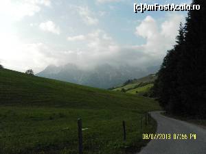 [P18] În fiecare seară îmi plăcea să mă plimb pe aici, de la pensiunea noastră, în sus, pe lângă pădure » foto by Alina53
 - 
<span class="allrVoted glyphicon glyphicon-heart hidden" id="av598719"></span>
<a class="m-l-10 hidden" id="sv598719" onclick="voting_Foto_DelVot(,598719,18132)" role="button">șterge vot <span class="glyphicon glyphicon-remove"></span></a>
<a id="v9598719" class=" c-red"  onclick="voting_Foto_SetVot(598719)" role="button"><span class="glyphicon glyphicon-heart-empty"></span> <b>LIKE</b> = Votează poza</a> <img class="hidden"  id="f598719W9" src="/imagini/loader.gif" border="0" /><span class="AjErrMes hidden" id="e598719ErM"></span>