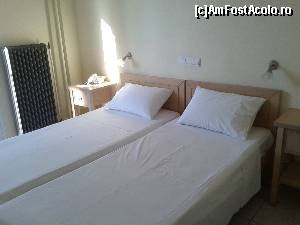 [P14] Vedeți cearșafurile? Așa arătau zi de zi... 
Am scris că e pat matrimonial, dar e format din două paturi alipite. Nu a fost incomod, sau anul ăsta soțul nu a mai avut pitici, spre deosebire de anul trecut... » foto by Lyssys
 - 
<span class="allrVoted glyphicon glyphicon-heart hidden" id="av599288"></span>
<a class="m-l-10 hidden" id="sv599288" onclick="voting_Foto_DelVot(,599288,18139)" role="button">șterge vot <span class="glyphicon glyphicon-remove"></span></a>
<a id="v9599288" class=" c-red"  onclick="voting_Foto_SetVot(599288)" role="button"><span class="glyphicon glyphicon-heart-empty"></span> <b>LIKE</b> = Votează poza</a> <img class="hidden"  id="f599288W9" src="/imagini/loader.gif" border="0" /><span class="AjErrMes hidden" id="e599288ErM"></span>