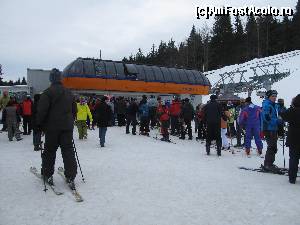 [P20] Vartop-Piatra Graitoare- coada la telescaun- vrem sa urcam!  » foto by luciaoradea
 - 
<span class="allrVoted glyphicon glyphicon-heart hidden" id="av599747"></span>
<a class="m-l-10 hidden" id="sv599747" onclick="voting_Foto_DelVot(,599747,18142)" role="button">șterge vot <span class="glyphicon glyphicon-remove"></span></a>
<a id="v9599747" class=" c-red"  onclick="voting_Foto_SetVot(599747)" role="button"><span class="glyphicon glyphicon-heart-empty"></span> <b>LIKE</b> = Votează poza</a> <img class="hidden"  id="f599747W9" src="/imagini/loader.gif" border="0" /><span class="AjErrMes hidden" id="e599747ErM"></span>