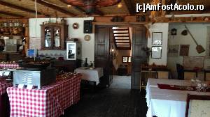 [P10] Paripa Csarda - pe uşa din centru se coboară la cramă şi se urcă în camerele pensiunii.  » foto by bogumil
 - 
<span class="allrVoted glyphicon glyphicon-heart hidden" id="av604351"></span>
<a class="m-l-10 hidden" id="sv604351" onclick="voting_Foto_DelVot(,604351,18192)" role="button">șterge vot <span class="glyphicon glyphicon-remove"></span></a>
<a id="v9604351" class=" c-red"  onclick="voting_Foto_SetVot(604351)" role="button"><span class="glyphicon glyphicon-heart-empty"></span> <b>LIKE</b> = Votează poza</a> <img class="hidden"  id="f604351W9" src="/imagini/loader.gif" border="0" /><span class="AjErrMes hidden" id="e604351ErM"></span>