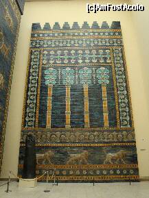 [P22] Muzeul Pergamon:faţada interioară a Porţii Ishtar, decorată cu cărămizi smălţuite » foto by mariana.olaru
 - 
<span class="allrVoted glyphicon glyphicon-heart hidden" id="av133241"></span>
<a class="m-l-10 hidden" id="sv133241" onclick="voting_Foto_DelVot(,133241,18249)" role="button">șterge vot <span class="glyphicon glyphicon-remove"></span></a>
<a id="v9133241" class=" c-red"  onclick="voting_Foto_SetVot(133241)" role="button"><span class="glyphicon glyphicon-heart-empty"></span> <b>LIKE</b> = Votează poza</a> <img class="hidden"  id="f133241W9" src="/imagini/loader.gif" border="0" /><span class="AjErrMes hidden" id="e133241ErM"></span>