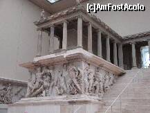 [P06] Coloanele şi friza din partea stângă a Altarului de la Pergamon » foto by mariana.olaru
 - 
<span class="allrVoted glyphicon glyphicon-heart hidden" id="av133211"></span>
<a class="m-l-10 hidden" id="sv133211" onclick="voting_Foto_DelVot(,133211,18249)" role="button">șterge vot <span class="glyphicon glyphicon-remove"></span></a>
<a id="v9133211" class=" c-red"  onclick="voting_Foto_SetVot(133211)" role="button"><span class="glyphicon glyphicon-heart-empty"></span> <b>LIKE</b> = Votează poza</a> <img class="hidden"  id="f133211W9" src="/imagini/loader.gif" border="0" /><span class="AjErrMes hidden" id="e133211ErM"></span>