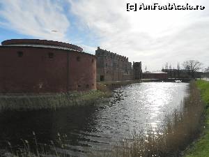 [P10] Malmohus si intrarea la muzeu » foto by phleau
 - 
<span class="allrVoted glyphicon glyphicon-heart hidden" id="av610158"></span>
<a class="m-l-10 hidden" id="sv610158" onclick="voting_Foto_DelVot(,610158,18275)" role="button">șterge vot <span class="glyphicon glyphicon-remove"></span></a>
<a id="v9610158" class=" c-red"  onclick="voting_Foto_SetVot(610158)" role="button"><span class="glyphicon glyphicon-heart-empty"></span> <b>LIKE</b> = Votează poza</a> <img class="hidden"  id="f610158W9" src="/imagini/loader.gif" border="0" /><span class="AjErrMes hidden" id="e610158ErM"></span>