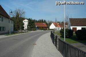 [P04] Foto din Ulmer Strasse, colţ cu cazarea - pe aici trec foarte multe utilitare agabaritice, probabil la lucru pe Autobahn » foto by le_maitre
 - 
<span class="allrVoted glyphicon glyphicon-heart hidden" id="av611246"></span>
<a class="m-l-10 hidden" id="sv611246" onclick="voting_Foto_DelVot(,611246,18305)" role="button">șterge vot <span class="glyphicon glyphicon-remove"></span></a>
<a id="v9611246" class=" c-red"  onclick="voting_Foto_SetVot(611246)" role="button"><span class="glyphicon glyphicon-heart-empty"></span> <b>LIKE</b> = Votează poza</a> <img class="hidden"  id="f611246W9" src="/imagini/loader.gif" border="0" /><span class="AjErrMes hidden" id="e611246ErM"></span>
