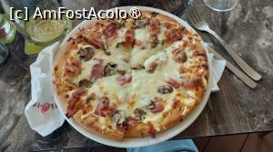 [P17] Restaurantul Tuck Inn - pizza capriciosa comandată de Adrian » foto by Carmen Ion
 - 
<span class="allrVoted glyphicon glyphicon-heart hidden" id="av1405475"></span>
<a class="m-l-10 hidden" id="sv1405475" onclick="voting_Foto_DelVot(,1405475,18341)" role="button">șterge vot <span class="glyphicon glyphicon-remove"></span></a>
<a id="v91405475" class=" c-red"  onclick="voting_Foto_SetVot(1405475)" role="button"><span class="glyphicon glyphicon-heart-empty"></span> <b>LIKE</b> = Votează poza</a> <img class="hidden"  id="f1405475W9" src="/imagini/loader.gif" border="0" /><span class="AjErrMes hidden" id="e1405475ErM"></span>