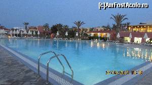 [P14] Piscina exterioară la ceas de seară » foto by crismis
 - 
<span class="allrVoted glyphicon glyphicon-heart hidden" id="av613739"></span>
<a class="m-l-10 hidden" id="sv613739" onclick="voting_Foto_DelVot(,613739,18353)" role="button">șterge vot <span class="glyphicon glyphicon-remove"></span></a>
<a id="v9613739" class=" c-red"  onclick="voting_Foto_SetVot(613739)" role="button"><span class="glyphicon glyphicon-heart-empty"></span> <b>LIKE</b> = Votează poza</a> <img class="hidden"  id="f613739W9" src="/imagini/loader.gif" border="0" /><span class="AjErrMes hidden" id="e613739ErM"></span>