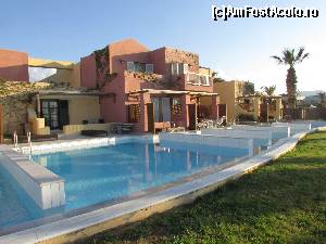 [P09] Viluţele cu piscină proprie şi vedere frontală la mare:P » foto by crismis
 - 
<span class="allrVoted glyphicon glyphicon-heart hidden" id="av613725"></span>
<a class="m-l-10 hidden" id="sv613725" onclick="voting_Foto_DelVot(,613725,18353)" role="button">șterge vot <span class="glyphicon glyphicon-remove"></span></a>
<a id="v9613725" class=" c-red"  onclick="voting_Foto_SetVot(613725)" role="button"><span class="glyphicon glyphicon-heart-empty"></span> <b>LIKE</b> = Votează poza</a> <img class="hidden"  id="f613725W9" src="/imagini/loader.gif" border="0" /><span class="AjErrMes hidden" id="e613725ErM"></span>