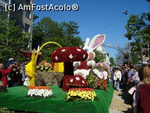 P09 [APR-2016] Parada Florilor -car alegoric ce pleaca spre Casa Cartii