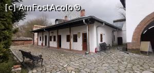 [P05] În dreapta, prima școală românească pentru copiii satului. » foto by Aurici
 - 
<span class="allrVoted glyphicon glyphicon-heart hidden" id="av1226143"></span>
<a class="m-l-10 hidden" id="sv1226143" onclick="voting_Foto_DelVot(,1226143,18373)" role="button">șterge vot <span class="glyphicon glyphicon-remove"></span></a>
<a id="v91226143" class=" c-red"  onclick="voting_Foto_SetVot(1226143)" role="button"><span class="glyphicon glyphicon-heart-empty"></span> <b>LIKE</b> = Votează poza</a> <img class="hidden"  id="f1226143W9" src="/imagini/loader.gif" border="0" /><span class="AjErrMes hidden" id="e1226143ErM"></span>