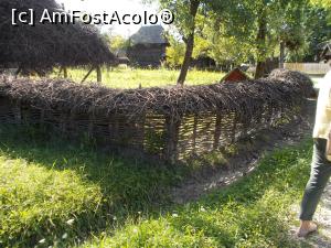 [P10] Conacul Goleștilor. Muzeul Viticulturii și Pomiculturii. Gard din corzi de viță de vie.  » foto by mihaelavoicu
 - 
<span class="allrVoted glyphicon glyphicon-heart hidden" id="av1158185"></span>
<a class="m-l-10 hidden" id="sv1158185" onclick="voting_Foto_DelVot(,1158185,18373)" role="button">șterge vot <span class="glyphicon glyphicon-remove"></span></a>
<a id="v91158185" class=" c-red"  onclick="voting_Foto_SetVot(1158185)" role="button"><span class="glyphicon glyphicon-heart-empty"></span> <b>LIKE</b> = Votează poza</a> <img class="hidden"  id="f1158185W9" src="/imagini/loader.gif" border="0" /><span class="AjErrMes hidden" id="e1158185ErM"></span>