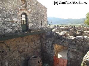 [P35] In dreapta scara ce coboara spre Camera Sanctuarului, in stanga intrarea in Biserica Sf. Ioan Botezatorul » foto by irinad
 - 
<span class="allrVoted glyphicon glyphicon-heart hidden" id="av591981"></span>
<a class="m-l-10 hidden" id="sv591981" onclick="voting_Foto_DelVot(,591981,18403)" role="button">șterge vot <span class="glyphicon glyphicon-remove"></span></a>
<a id="v9591981" class=" c-red"  onclick="voting_Foto_SetVot(591981)" role="button"><span class="glyphicon glyphicon-heart-empty"></span> <b>LIKE</b> = Votează poza</a> <img class="hidden"  id="f591981W9" src="/imagini/loader.gif" border="0" /><span class="AjErrMes hidden" id="e591981ErM"></span>