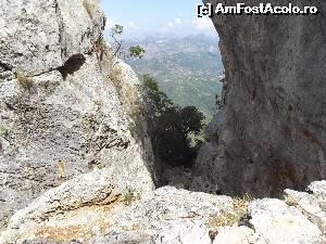 [P23] Printre doua stanci, muntii inconjuratori » foto by irinad
 - 
<span class="allrVoted glyphicon glyphicon-heart hidden" id="av592915"></span>
<a class="m-l-10 hidden" id="sv592915" onclick="voting_Foto_DelVot(,592915,18403)" role="button">șterge vot <span class="glyphicon glyphicon-remove"></span></a>
<a id="v9592915" class=" c-red"  onclick="voting_Foto_SetVot(592915)" role="button"><span class="glyphicon glyphicon-heart-empty"></span> <b>LIKE</b> = Votează poza</a> <img class="hidden"  id="f592915W9" src="/imagini/loader.gif" border="0" /><span class="AjErrMes hidden" id="e592915ErM"></span>