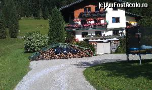 [P02] Intrarea la Fruhstuckspension Pachler din Gosau, Austria.  » foto by traian.leuca †
 - 
<span class="allrVoted glyphicon glyphicon-heart hidden" id="av617697"></span>
<a class="m-l-10 hidden" id="sv617697" onclick="voting_Foto_DelVot(,617697,18422)" role="button">șterge vot <span class="glyphicon glyphicon-remove"></span></a>
<a id="v9617697" class=" c-red"  onclick="voting_Foto_SetVot(617697)" role="button"><span class="glyphicon glyphicon-heart-empty"></span> <b>LIKE</b> = Votează poza</a> <img class="hidden"  id="f617697W9" src="/imagini/loader.gif" border="0" /><span class="AjErrMes hidden" id="e617697ErM"></span>