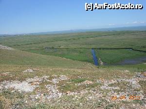 [P05] Cetatea Enisala - De pe aleea de acces la cetate, Lacul Razim şi întinderea de stufăriş.  » foto by iulianic
 - 
<span class="allrVoted glyphicon glyphicon-heart hidden" id="av431619"></span>
<a class="m-l-10 hidden" id="sv431619" onclick="voting_Foto_DelVot(,431619,18448)" role="button">șterge vot <span class="glyphicon glyphicon-remove"></span></a>
<a id="v9431619" class=" c-red"  onclick="voting_Foto_SetVot(431619)" role="button"><span class="glyphicon glyphicon-heart-empty"></span> <b>LIKE</b> = Votează poza</a> <img class="hidden"  id="f431619W9" src="/imagini/loader.gif" border="0" /><span class="AjErrMes hidden" id="e431619ErM"></span>
