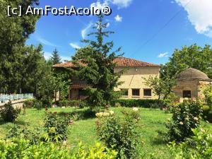 [P18] Clădire din curtea geamiei,se vede și mausoleul » foto by AZE
 - 
<span class="allrVoted glyphicon glyphicon-heart hidden" id="av1240604"></span>
<a class="m-l-10 hidden" id="sv1240604" onclick="voting_Foto_DelVot(,1240604,18448)" role="button">șterge vot <span class="glyphicon glyphicon-remove"></span></a>
<a id="v91240604" class=" c-red"  onclick="voting_Foto_SetVot(1240604)" role="button"><span class="glyphicon glyphicon-heart-empty"></span> <b>LIKE</b> = Votează poza</a> <img class="hidden"  id="f1240604W9" src="/imagini/loader.gif" border="0" /><span class="AjErrMes hidden" id="e1240604ErM"></span>