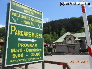 [P27] Posada - Muzeul Cinegetic al Carpaţilor. Panoul informativ vizibil din şosea.  » foto by iulianic
 - 
<span class="allrVoted glyphicon glyphicon-heart hidden" id="av624866"></span>
<a class="m-l-10 hidden" id="sv624866" onclick="voting_Foto_DelVot(,624866,18556)" role="button">șterge vot <span class="glyphicon glyphicon-remove"></span></a>
<a id="v9624866" class=" c-red"  onclick="voting_Foto_SetVot(624866)" role="button"><span class="glyphicon glyphicon-heart-empty"></span> <b>LIKE</b> = Votează poza</a> <img class="hidden"  id="f624866W9" src="/imagini/loader.gif" border="0" /><span class="AjErrMes hidden" id="e624866ErM"></span>