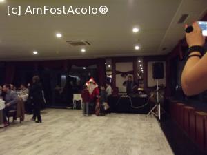 [P24] Moş Crăciun a sosit pe ringul de dans pentru puţinii copii din restaurantul Panorama » foto by irinad
 - 
<span class="allrVoted glyphicon glyphicon-heart hidden" id="av707271"></span>
<a class="m-l-10 hidden" id="sv707271" onclick="voting_Foto_DelVot(,707271,18569)" role="button">șterge vot <span class="glyphicon glyphicon-remove"></span></a>
<a id="v9707271" class=" c-red"  onclick="voting_Foto_SetVot(707271)" role="button"><span class="glyphicon glyphicon-heart-empty"></span> <b>LIKE</b> = Votează poza</a> <img class="hidden"  id="f707271W9" src="/imagini/loader.gif" border="0" /><span class="AjErrMes hidden" id="e707271ErM"></span>