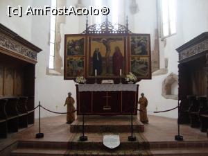 [P17] Am privit cu interes altarul-triptic al bisericii, având în prim-plan scena „Răstignirea lui Iisus” (cel mai vechi triptic din Transilvania; realizat în perioada 1450-1460).  » foto by Floryn81
 - 
<span class="allrVoted glyphicon glyphicon-heart hidden" id="av926516"></span>
<a class="m-l-10 hidden" id="sv926516" onclick="voting_Foto_DelVot(,926516,18588)" role="button">șterge vot <span class="glyphicon glyphicon-remove"></span></a>
<a id="v9926516" class=" c-red"  onclick="voting_Foto_SetVot(926516)" role="button"><span class="glyphicon glyphicon-heart-empty"></span> <b>LIKE</b> = Votează poza</a> <img class="hidden"  id="f926516W9" src="/imagini/loader.gif" border="0" /><span class="AjErrMes hidden" id="e926516ErM"></span>