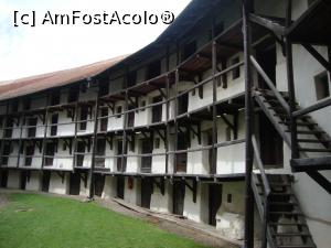 [P20] Acestea sunt încăperile realizate în fortificaţia care înconjoară curtea lăcaşului de cult de la Prejmer. Un stup de mari dimensiuni!  » foto by Floryn81
 - 
<span class="allrVoted glyphicon glyphicon-heart hidden" id="av926519"></span>
<a class="m-l-10 hidden" id="sv926519" onclick="voting_Foto_DelVot(,926519,18588)" role="button">șterge vot <span class="glyphicon glyphicon-remove"></span></a>
<a id="v9926519" class=" c-red"  onclick="voting_Foto_SetVot(926519)" role="button"><span class="glyphicon glyphicon-heart-empty"></span> <b>LIKE</b> = Votează poza</a> <img class="hidden"  id="f926519W9" src="/imagini/loader.gif" border="0" /><span class="AjErrMes hidden" id="e926519ErM"></span>