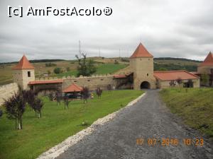 [P07] poarta de la intrare vazuta din Cetatea de Mijloc » foto by zlatna
 - 
<span class="allrVoted glyphicon glyphicon-heart hidden" id="av770904"></span>
<a class="m-l-10 hidden" id="sv770904" onclick="voting_Foto_DelVot(,770904,18593)" role="button">șterge vot <span class="glyphicon glyphicon-remove"></span></a>
<a id="v9770904" class=" c-red"  onclick="voting_Foto_SetVot(770904)" role="button"><span class="glyphicon glyphicon-heart-empty"></span> <b>LIKE</b> = Votează poza</a> <img class="hidden"  id="f770904W9" src="/imagini/loader.gif" border="0" /><span class="AjErrMes hidden" id="e770904ErM"></span>