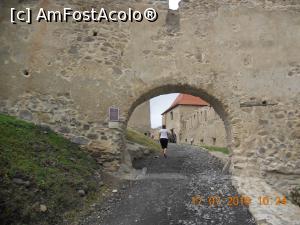 [P08] poarta de intrare in Cetatea de Mijloc » foto by zlatna
 - 
<span class="allrVoted glyphicon glyphicon-heart hidden" id="av770905"></span>
<a class="m-l-10 hidden" id="sv770905" onclick="voting_Foto_DelVot(,770905,18593)" role="button">șterge vot <span class="glyphicon glyphicon-remove"></span></a>
<a id="v9770905" class=" c-red"  onclick="voting_Foto_SetVot(770905)" role="button"><span class="glyphicon glyphicon-heart-empty"></span> <b>LIKE</b> = Votează poza</a> <img class="hidden"  id="f770905W9" src="/imagini/loader.gif" border="0" /><span class="AjErrMes hidden" id="e770905ErM"></span>