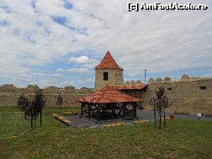 [P05] Fantana Cetatii in Cetatea de Jos » foto by sed
 - 
<span class="allrVoted glyphicon glyphicon-heart hidden" id="av659786"></span>
<a class="m-l-10 hidden" id="sv659786" onclick="voting_Foto_DelVot(,659786,18593)" role="button">șterge vot <span class="glyphicon glyphicon-remove"></span></a>
<a id="v9659786" class=" c-red"  onclick="voting_Foto_SetVot(659786)" role="button"><span class="glyphicon glyphicon-heart-empty"></span> <b>LIKE</b> = Votează poza</a> <img class="hidden"  id="f659786W9" src="/imagini/loader.gif" border="0" /><span class="AjErrMes hidden" id="e659786ErM"></span>