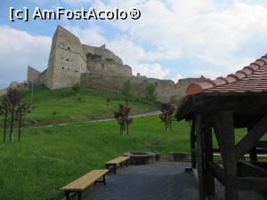 [P04] Curtea Cetății de Jos (Incinta I) și fântâna cetății (puteți vedea și ghizdurile vechi de piatră) - Cetatea Rupea.  » foto by tata123 🔱
 - 
<span class="allrVoted glyphicon glyphicon-heart hidden" id="av742868"></span>
<a class="m-l-10 hidden" id="sv742868" onclick="voting_Foto_DelVot(,742868,18593)" role="button">șterge vot <span class="glyphicon glyphicon-remove"></span></a>
<a id="v9742868" class=" c-red"  onclick="voting_Foto_SetVot(742868)" role="button"><span class="glyphicon glyphicon-heart-empty"></span> <b>LIKE</b> = Votează poza</a> <img class="hidden"  id="f742868W9" src="/imagini/loader.gif" border="0" /><span class="AjErrMes hidden" id="e742868ErM"></span>