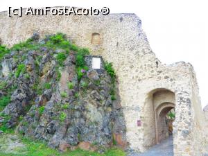 [P08] Stânca de bazalt pe care e construită Cetatea de Sus (Incinta IV) și poarta de acces (Turnul Pulberăriei) - Cetatea Rupea.  » foto by tata123 🔱
 - 
<span class="allrVoted glyphicon glyphicon-heart hidden" id="av742872"></span>
<a class="m-l-10 hidden" id="sv742872" onclick="voting_Foto_DelVot(,742872,18593)" role="button">șterge vot <span class="glyphicon glyphicon-remove"></span></a>
<a id="v9742872" class=" c-red"  onclick="voting_Foto_SetVot(742872)" role="button"><span class="glyphicon glyphicon-heart-empty"></span> <b>LIKE</b> = Votează poza</a> <img class="hidden"  id="f742872W9" src="/imagini/loader.gif" border="0" /><span class="AjErrMes hidden" id="e742872ErM"></span>