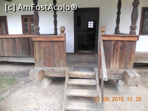 [P27] intrarea în casa mare din zona Câmpulung Moldovenesc » foto by zlatna
 - 
<span class="allrVoted glyphicon glyphicon-heart hidden" id="av844690"></span>
<a class="m-l-10 hidden" id="sv844690" onclick="voting_Foto_DelVot(,844690,18664)" role="button">șterge vot <span class="glyphicon glyphicon-remove"></span></a>
<a id="v9844690" class=" c-red"  onclick="voting_Foto_SetVot(844690)" role="button"><span class="glyphicon glyphicon-heart-empty"></span> <b>LIKE</b> = Votează poza</a> <img class="hidden"  id="f844690W9" src="/imagini/loader.gif" border="0" /><span class="AjErrMes hidden" id="e844690ErM"></span>