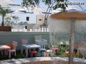 [P03] In prim plan piscina de copii, in plan secund scena si cateva mese pe terasa restaurantului » foto by Storia
 - 
<span class="allrVoted glyphicon glyphicon-heart hidden" id="av664062"></span>
<a class="m-l-10 hidden" id="sv664062" onclick="voting_Foto_DelVot(,664062,18688)" role="button">șterge vot <span class="glyphicon glyphicon-remove"></span></a>
<a id="v9664062" class=" c-red"  onclick="voting_Foto_SetVot(664062)" role="button"><span class="glyphicon glyphicon-heart-empty"></span> <b>LIKE</b> = Votează poza</a> <img class="hidden"  id="f664062W9" src="/imagini/loader.gif" border="0" /><span class="AjErrMes hidden" id="e664062ErM"></span>