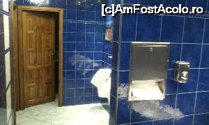 [P37] „Original Irish Pub St. Patrick” - un loc de referință când vorbim despre un local unde se bea bere: toaleta. Avea chiar și ecrane LCD (la pisoare!) care difuzau același program muzical ca în salonul principal!!!  » foto by Dragoș_MD
 - 
<span class="allrVoted glyphicon glyphicon-heart hidden" id="av648562"></span>
<a class="m-l-10 hidden" id="sv648562" onclick="voting_Foto_DelVot(,648562,18706)" role="button">șterge vot <span class="glyphicon glyphicon-remove"></span></a>
<a id="v9648562" class=" c-red"  onclick="voting_Foto_SetVot(648562)" role="button"><span class="glyphicon glyphicon-heart-empty"></span> <b>LIKE</b> = Votează poza</a> <img class="hidden"  id="f648562W9" src="/imagini/loader.gif" border="0" /><span class="AjErrMes hidden" id="e648562ErM"></span>