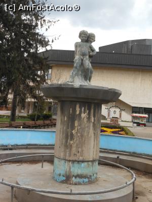 [P38] Razgrad - În centrul orașului. » foto by iulianic
 - 
<span class="allrVoted glyphicon glyphicon-heart hidden" id="av1359449"></span>
<a class="m-l-10 hidden" id="sv1359449" onclick="voting_Foto_DelVot(,1359449,18752)" role="button">șterge vot <span class="glyphicon glyphicon-remove"></span></a>
<a id="v91359449" class=" c-red"  onclick="voting_Foto_SetVot(1359449)" role="button"><span class="glyphicon glyphicon-heart-empty"></span> <b>LIKE</b> = Votează poza</a> <img class="hidden"  id="f1359449W9" src="/imagini/loader.gif" border="0" /><span class="AjErrMes hidden" id="e1359449ErM"></span>