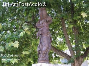 [P50] Razgrad - Fântâna cu fată, imagine preluată din blogul lui Ivo Sotirov. » foto by iulianic
 - 
<span class="allrVoted glyphicon glyphicon-heart hidden" id="av1359461"></span>
<a class="m-l-10 hidden" id="sv1359461" onclick="voting_Foto_DelVot(,1359461,18752)" role="button">șterge vot <span class="glyphicon glyphicon-remove"></span></a>
<a id="v91359461" class=" c-red"  onclick="voting_Foto_SetVot(1359461)" role="button"><span class="glyphicon glyphicon-heart-empty"></span> <b>LIKE</b> = Votează poza</a> <img class="hidden"  id="f1359461W9" src="/imagini/loader.gif" border="0" /><span class="AjErrMes hidden" id="e1359461ErM"></span>