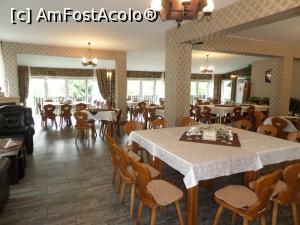 [P03] Hotel Popasul Regelui - restaurantul.  » foto by Safta Radu
 - 
<span class="allrVoted glyphicon glyphicon-heart hidden" id="av990559"></span>
<a class="m-l-10 hidden" id="sv990559" onclick="voting_Foto_DelVot(,990559,18768)" role="button">șterge vot <span class="glyphicon glyphicon-remove"></span></a>
<a id="v9990559" class=" c-red"  onclick="voting_Foto_SetVot(990559)" role="button"><span class="glyphicon glyphicon-heart-empty"></span> <b>LIKE</b> = Votează poza</a> <img class="hidden"  id="f990559W9" src="/imagini/loader.gif" border="0" /><span class="AjErrMes hidden" id="e990559ErM"></span>