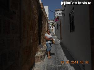 [P19] O străduță pavată, una din multele la fel ce compun labirintul stradal din Lindos.  » foto by Rodel
 - 
<span class="allrVoted glyphicon glyphicon-heart hidden" id="av573945"></span>
<a class="m-l-10 hidden" id="sv573945" onclick="voting_Foto_DelVot(,573945,18817)" role="button">șterge vot <span class="glyphicon glyphicon-remove"></span></a>
<a id="v9573945" class=" c-red"  onclick="voting_Foto_SetVot(573945)" role="button"><span class="glyphicon glyphicon-heart-empty"></span> <b>LIKE</b> = Votează poza</a> <img class="hidden"  id="f573945W9" src="/imagini/loader.gif" border="0" /><span class="AjErrMes hidden" id="e573945ErM"></span>