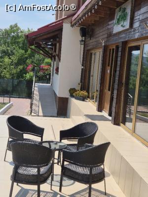 [P01] Fațada restaurantului și unica măsuță » foto by adrianaglogo
 - 
<span class="allrVoted glyphicon glyphicon-heart hidden" id="av1494265"></span>
<a class="m-l-10 hidden" id="sv1494265" onclick="voting_Foto_DelVot(,1494265,18835)" role="button">șterge vot <span class="glyphicon glyphicon-remove"></span></a>
<a id="v91494265" class=" c-red"  onclick="voting_Foto_SetVot(1494265)" role="button"><span class="glyphicon glyphicon-heart-empty"></span> <b>LIKE</b> = Votează poza</a> <img class="hidden"  id="f1494265W9" src="/imagini/loader.gif" border="0" /><span class="AjErrMes hidden" id="e1494265ErM"></span>