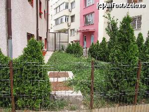 [P02] Hotel Basarab-mini curtea, frumos ingrijita cu cativa copacei » foto by luciaoradea
 - 
<span class="allrVoted glyphicon glyphicon-heart hidden" id="av640880"></span>
<a class="m-l-10 hidden" id="sv640880" onclick="voting_Foto_DelVot(,640880,18839)" role="button">șterge vot <span class="glyphicon glyphicon-remove"></span></a>
<a id="v9640880" class=" c-red"  onclick="voting_Foto_SetVot(640880)" role="button"><span class="glyphicon glyphicon-heart-empty"></span> <b>LIKE</b> = Votează poza</a> <img class="hidden"  id="f640880W9" src="/imagini/loader.gif" border="0" /><span class="AjErrMes hidden" id="e640880ErM"></span>