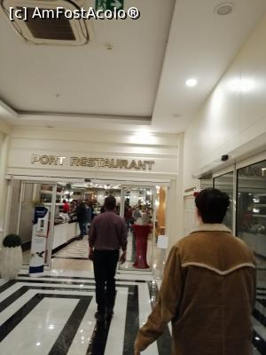 [P18] Intrarea in restaurant » foto by mmierla
 - 
<span class="allrVoted glyphicon glyphicon-heart hidden" id="av1157563"></span>
<a class="m-l-10 hidden" id="sv1157563" onclick="voting_Foto_DelVot(,1157563,18892)" role="button">șterge vot <span class="glyphicon glyphicon-remove"></span></a>
<a id="v91157563" class=" c-red"  onclick="voting_Foto_SetVot(1157563)" role="button"><span class="glyphicon glyphicon-heart-empty"></span> <b>LIKE</b> = Votează poza</a> <img class="hidden"  id="f1157563W9" src="/imagini/loader.gif" border="0" /><span class="AjErrMes hidden" id="e1157563ErM"></span>