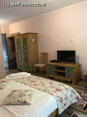 [P24] Detalii cameră » foto by krisstinna
 - 
<span class="allrVoted glyphicon glyphicon-heart hidden" id="av1193047"></span>
<a class="m-l-10 hidden" id="sv1193047" onclick="voting_Foto_DelVot(,1193047,18901)" role="button">șterge vot <span class="glyphicon glyphicon-remove"></span></a>
<a id="v91193047" class=" c-red"  onclick="voting_Foto_SetVot(1193047)" role="button"><span class="glyphicon glyphicon-heart-empty"></span> <b>LIKE</b> = Votează poza</a> <img class="hidden"  id="f1193047W9" src="/imagini/loader.gif" border="0" /><span class="AjErrMes hidden" id="e1193047ErM"></span>