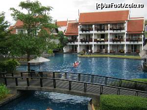 [P03] Piscina (in extrema dreapta se vede swim-up bar-ul iar in cea stanga se vad cele 2 sezlonguri preferate) » foto by CorinaZamfir
 - 
<span class="allrVoted glyphicon glyphicon-heart hidden" id="av646044"></span>
<a class="m-l-10 hidden" id="sv646044" onclick="voting_Foto_DelVot(,646044,18911)" role="button">șterge vot <span class="glyphicon glyphicon-remove"></span></a>
<a id="v9646044" class=" c-red"  onclick="voting_Foto_SetVot(646044)" role="button"><span class="glyphicon glyphicon-heart-empty"></span> <b>LIKE</b> = Votează poza</a> <img class="hidden"  id="f646044W9" src="/imagini/loader.gif" border="0" /><span class="AjErrMes hidden" id="e646044ErM"></span>