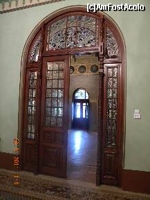 [P19] Usa de la intrarea in salonul de bal » foto by silvia tudoran
 - 
<span class="allrVoted glyphicon glyphicon-heart hidden" id="av273025"></span>
<a class="m-l-10 hidden" id="sv273025" onclick="voting_Foto_DelVot(,273025,18916)" role="button">șterge vot <span class="glyphicon glyphicon-remove"></span></a>
<a id="v9273025" class=" c-red"  onclick="voting_Foto_SetVot(273025)" role="button"><span class="glyphicon glyphicon-heart-empty"></span> <b>LIKE</b> = Votează poza</a> <img class="hidden"  id="f273025W9" src="/imagini/loader.gif" border="0" /><span class="AjErrMes hidden" id="e273025ErM"></span>