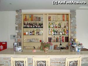 [P13] barul hotelului unde o bere era 4 euro si o sticla de vin 15 euro e ieftin in Grecia??  » foto by manuta_1969
 - 
<span class="allrVoted glyphicon glyphicon-heart hidden" id="av650621"></span>
<a class="m-l-10 hidden" id="sv650621" onclick="voting_Foto_DelVot(,650621,19016)" role="button">șterge vot <span class="glyphicon glyphicon-remove"></span></a>
<a id="v9650621" class=" c-red"  onclick="voting_Foto_SetVot(650621)" role="button"><span class="glyphicon glyphicon-heart-empty"></span> <b>LIKE</b> = Votează poza</a> <img class="hidden"  id="f650621W9" src="/imagini/loader.gif" border="0" /><span class="AjErrMes hidden" id="e650621ErM"></span>