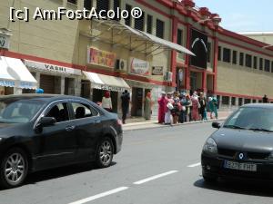[P09] Localnicii din Ceuta in asteptarea autobuzului. Nu am inteles de ce stateau grupati asa... » foto by mootoo
 - 
<span class="allrVoted glyphicon glyphicon-heart hidden" id="av762179"></span>
<a class="m-l-10 hidden" id="sv762179" onclick="voting_Foto_DelVot(,762179,19026)" role="button">șterge vot <span class="glyphicon glyphicon-remove"></span></a>
<a id="v9762179" class=" c-red"  onclick="voting_Foto_SetVot(762179)" role="button"><span class="glyphicon glyphicon-heart-empty"></span> <b>LIKE</b> = Votează poza</a> <img class="hidden"  id="f762179W9" src="/imagini/loader.gif" border="0" /><span class="AjErrMes hidden" id="e762179ErM"></span>