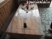 [P04] Mormantul,ctitorului Pamfil Seicaru,aflandu-se la intrarea in manastire. » foto by tina 25*
 - 
<span class="allrVoted glyphicon glyphicon-heart hidden" id="av178803"></span>
<a class="m-l-10 hidden" id="sv178803" onclick="voting_Foto_DelVot(,178803,19048)" role="button">șterge vot <span class="glyphicon glyphicon-remove"></span></a>
<a id="v9178803" class=" c-red"  onclick="voting_Foto_SetVot(178803)" role="button"><span class="glyphicon glyphicon-heart-empty"></span> <b>LIKE</b> = Votează poza</a> <img class="hidden"  id="f178803W9" src="/imagini/loader.gif" border="0" /><span class="AjErrMes hidden" id="e178803ErM"></span>
